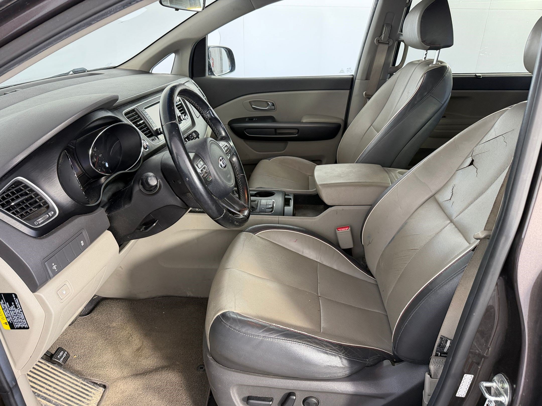 Used 2017 Kia Sedona LX w/ LX Essentials Premium Package FWD image 5