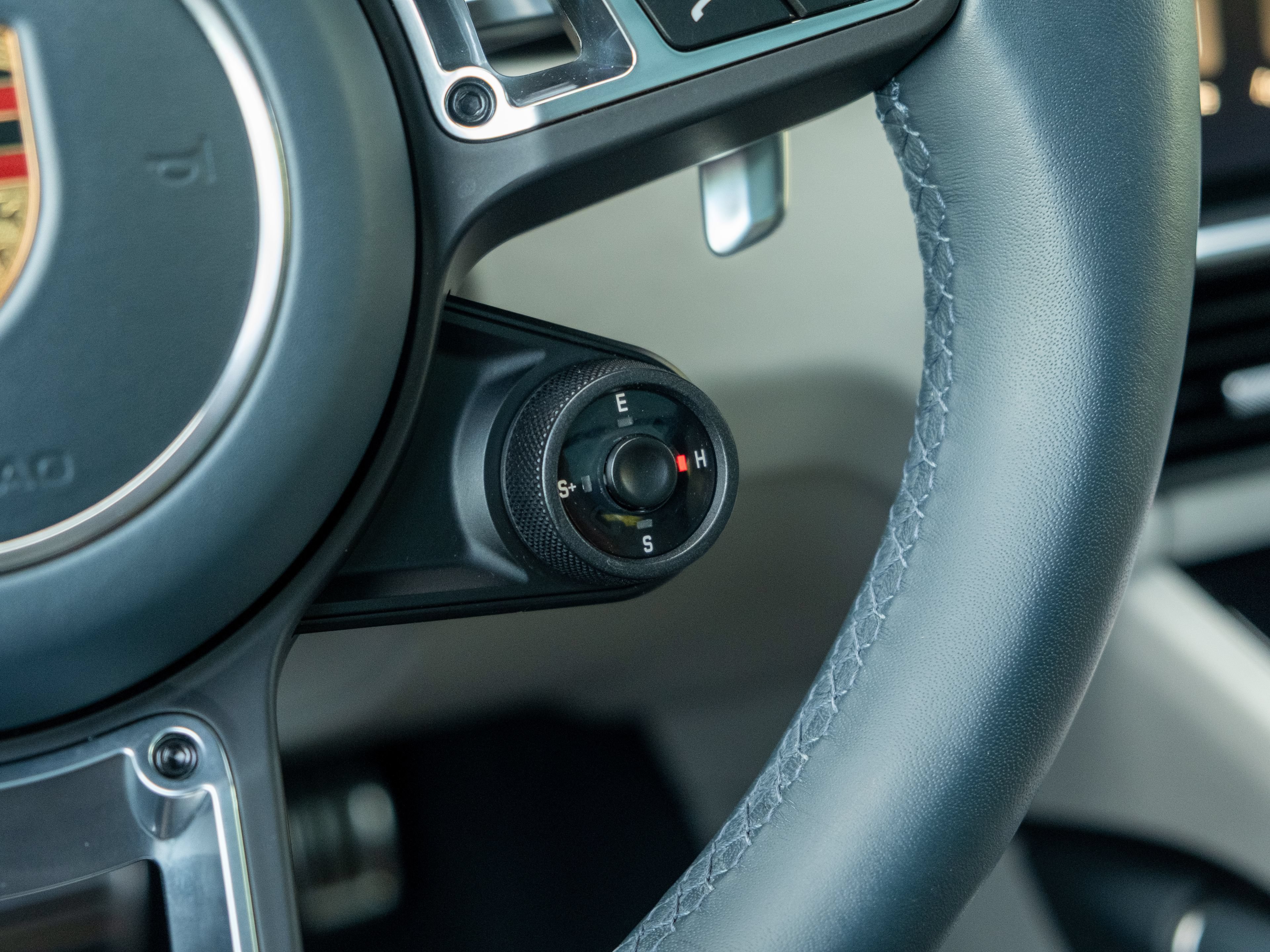 Certified 2023 Porsche Cayenne Turbo S AWD/4WD image 28