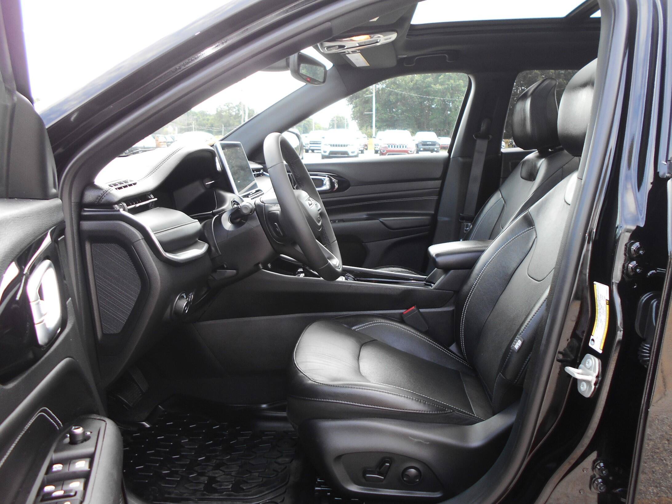 Certified 2023 Jeep Compass High Altitude AWD/4WD image 6