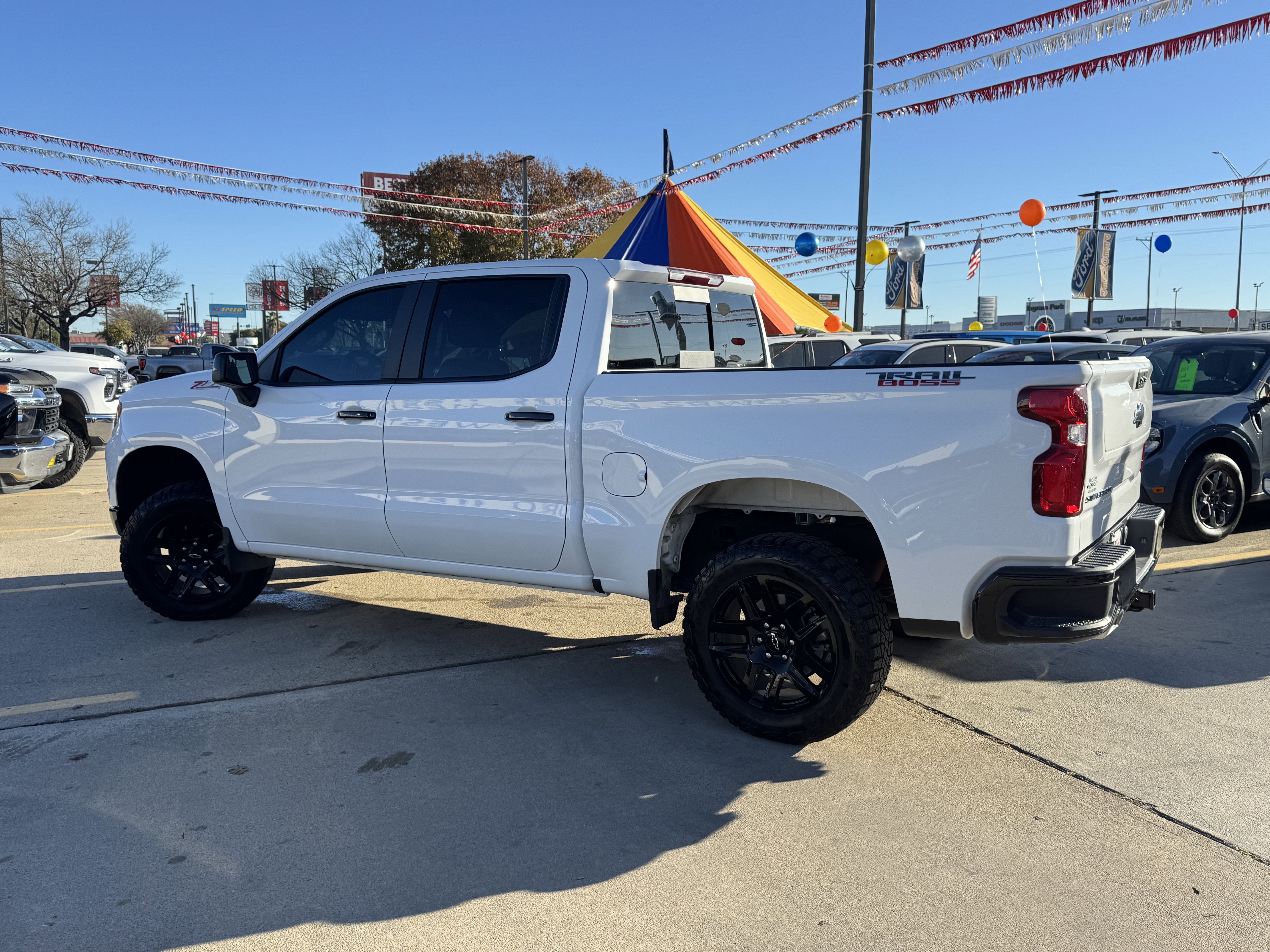 Used 2025 Chevrolet Silverado 1500 LT Trail Boss w/ Convenience Package II image 11