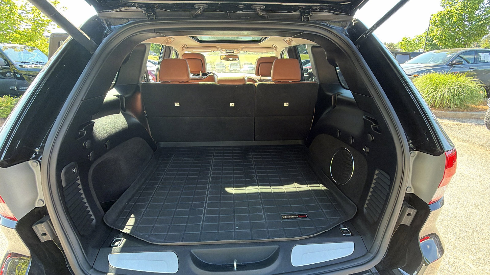 Used 2012 Jeep Grand Cherokee Overland Summit AWD/4WD image 13