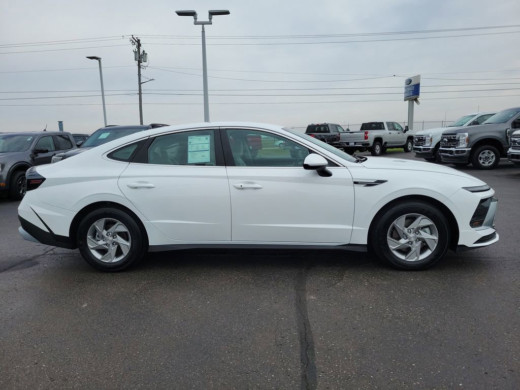 Used 2025 Hyundai Sonata SE image 3