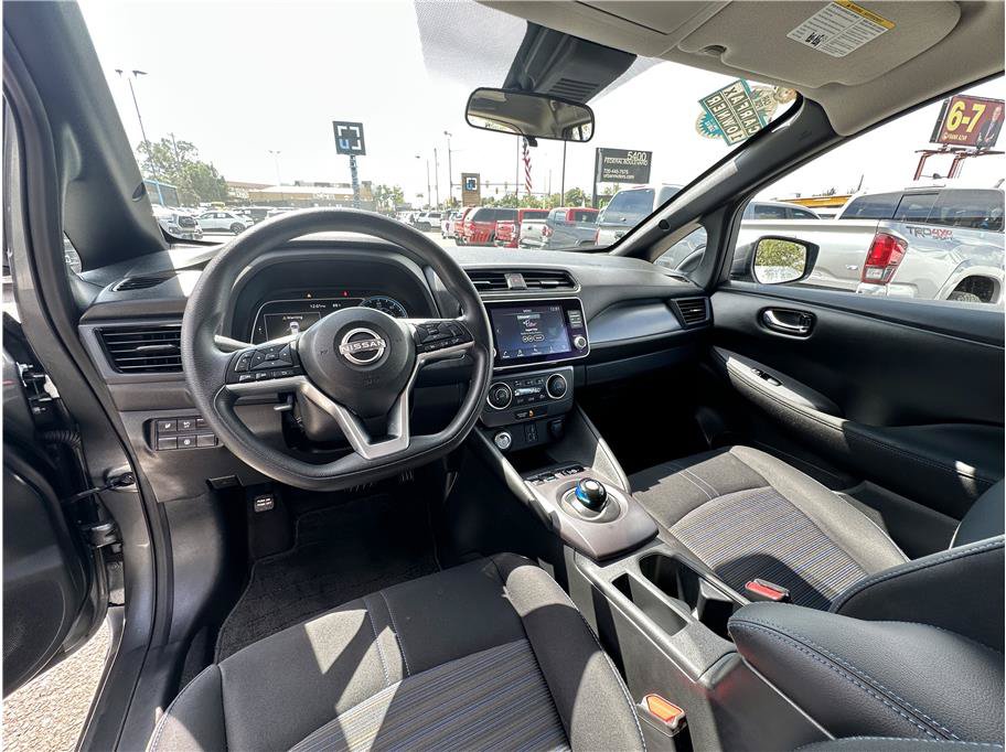 Used 2025 Nissan Leaf S FWD image 2
