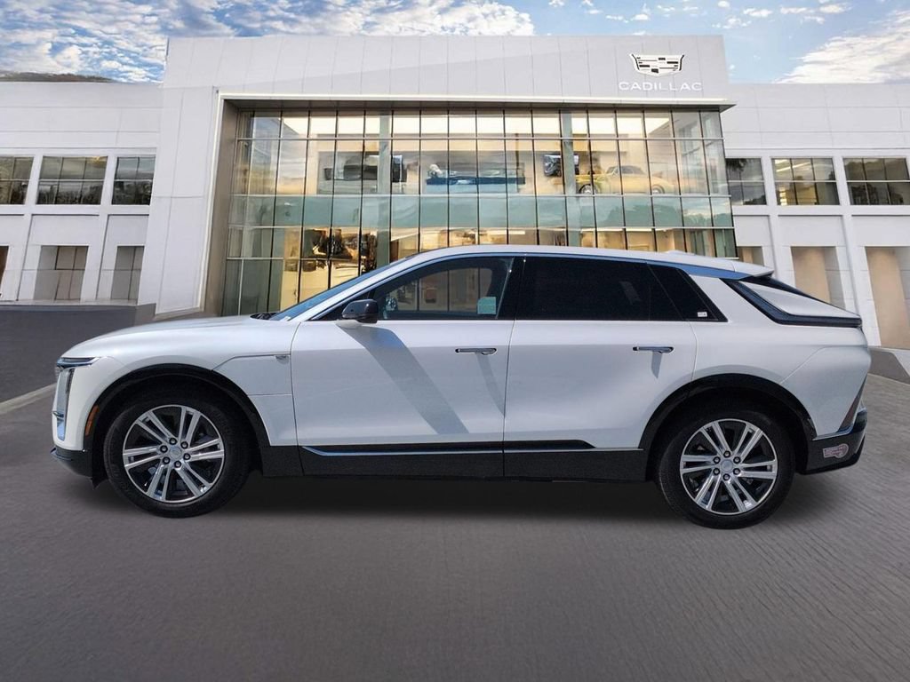 Certified 2024 Cadillac Lyriq Tech RWD image 8