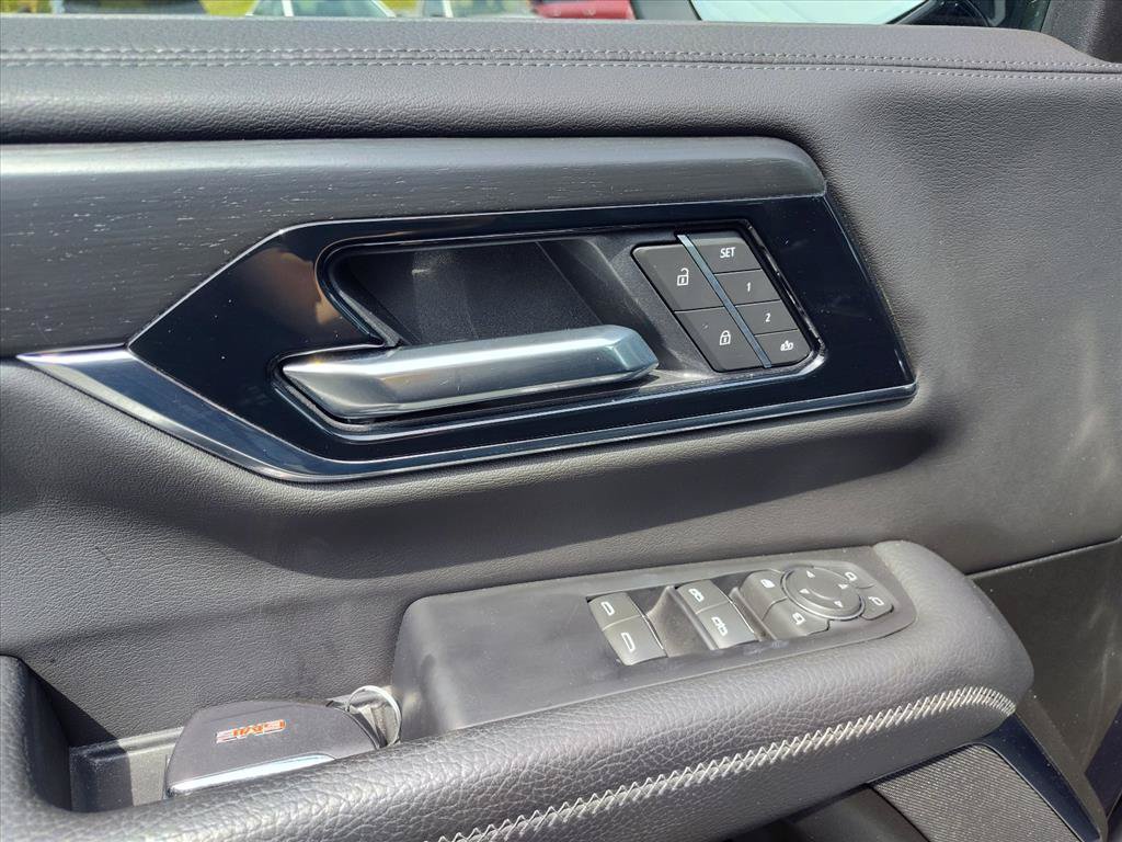 Used 2025 GMC Yukon Denali AWD/4WD image 17
