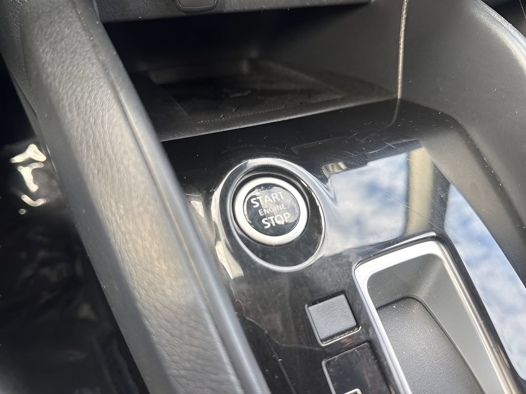 Used 2025 Nissan Versa SV FWD image 19