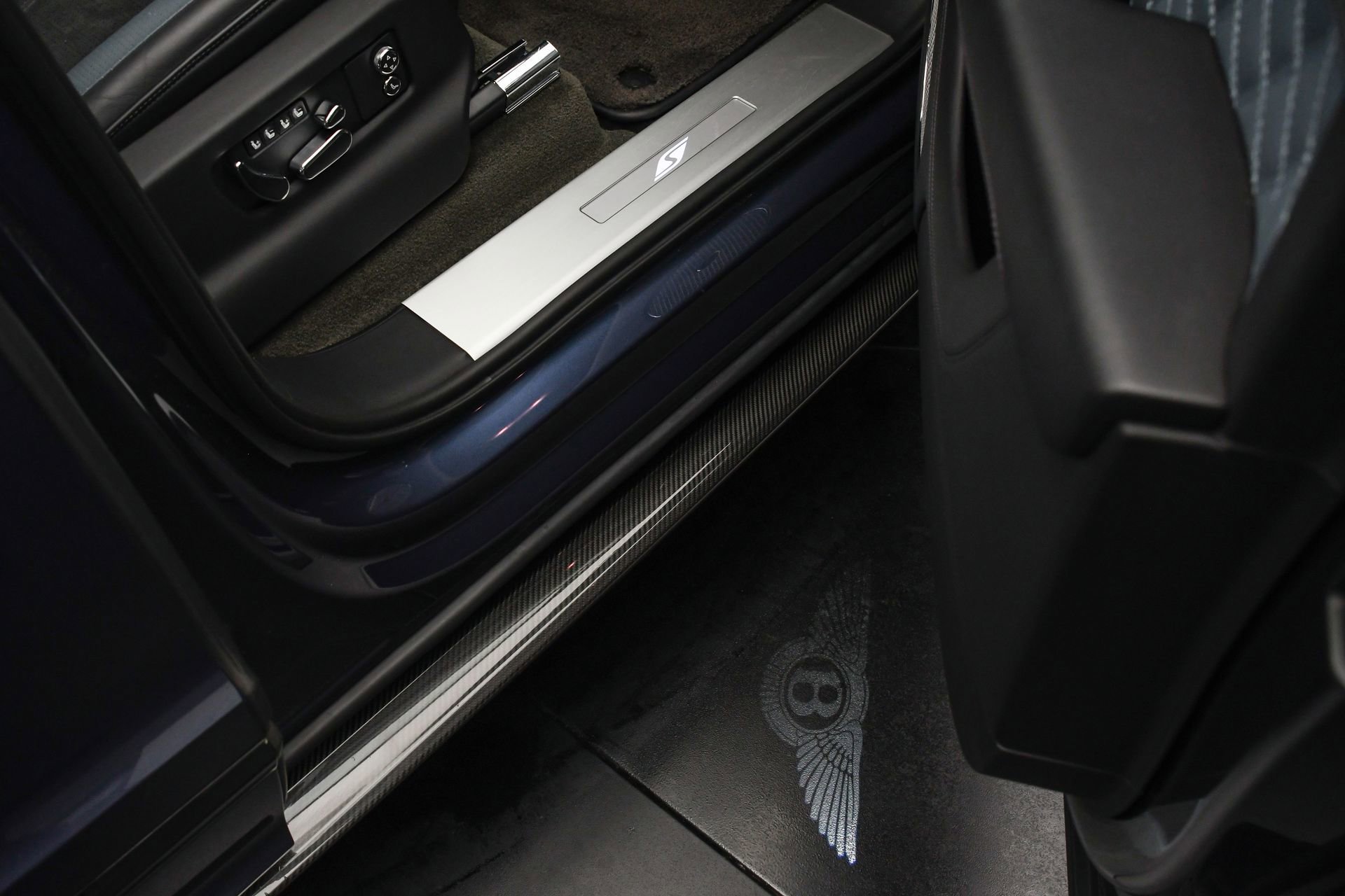 Used 2022 Bentley Bentayga S image 47