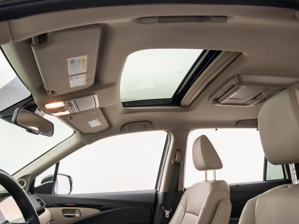 Used 2016 Honda Pilot Touring image 19