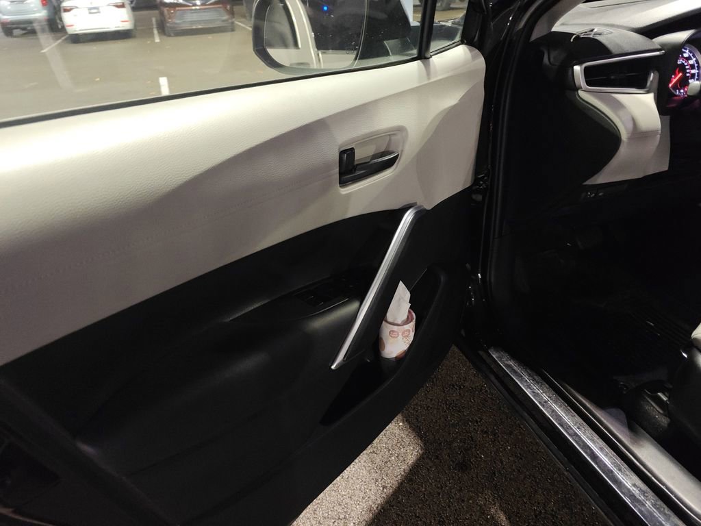 Used 2022 Toyota Corolla Cross L image 5