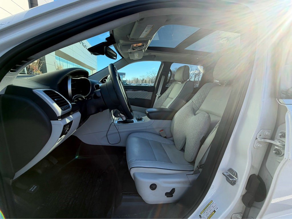 Used 2019 Jeep Grand Cherokee Summit image 8