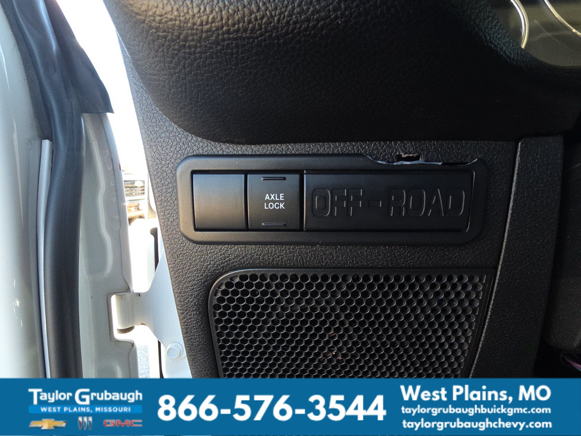 Used 2013 Jeep Wrangler Unlimited Sahara AWD/4WD image 20