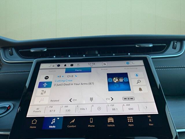 Certified 2025 Jeep Grand Cherokee Limited w/ Luxury Tech Group II AWD/4WD image 25