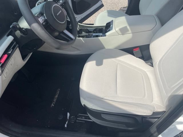 Certified 2025 Hyundai Tucson SE FWD image 24