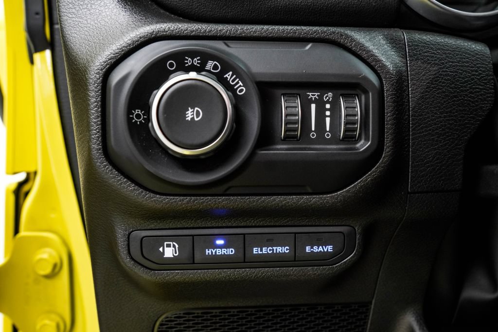 Used 2022 Jeep Wrangler Unlimited Sahara w/ Cold Weather Group AWD/4WD image 41