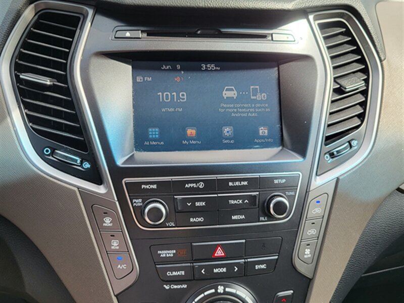 Used 2017 Hyundai Santa Fe SE FWD image 15