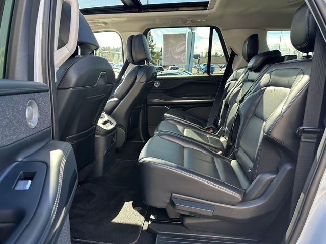 Used 2025 Lincoln Navigator L Reserve AWD/4WD image 11