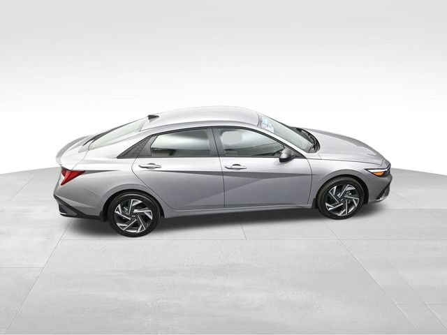 Used 2025 Hyundai Elantra SEL FWD image 30