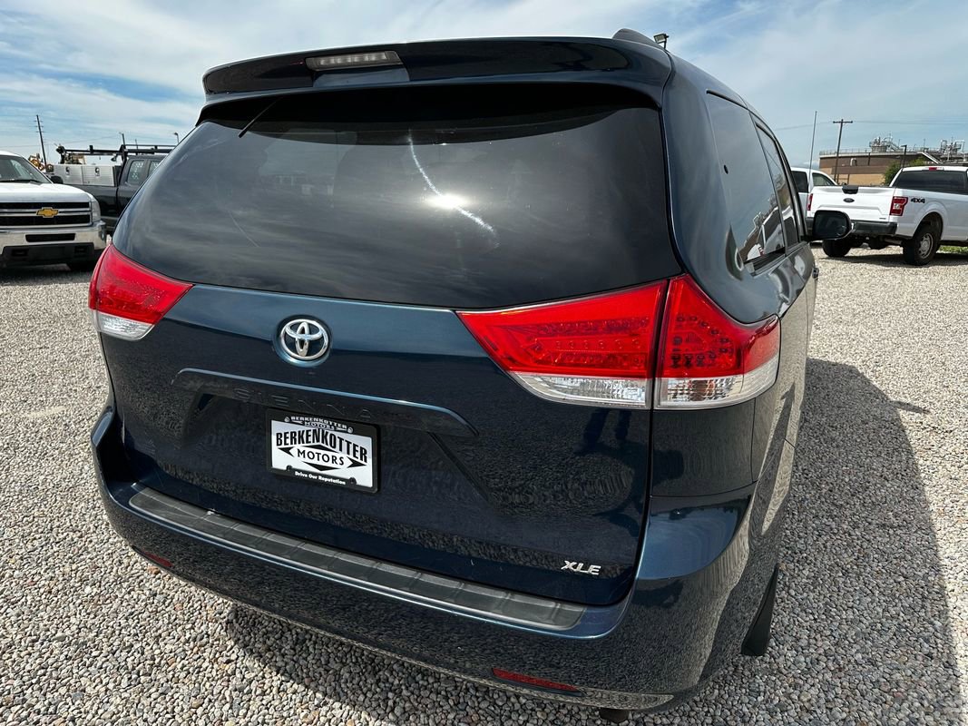 Used 2012 Toyota Sienna XLE image 9