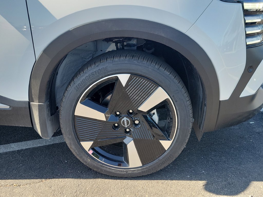 New 2026 Nissan Kicks SR FWD image 17