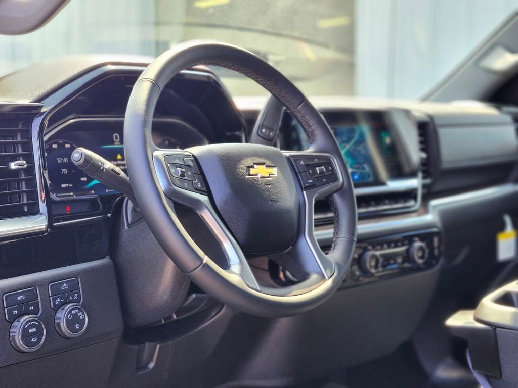Used 2026 Chevrolet Silverado 1500 LT AWD/4WD image 17