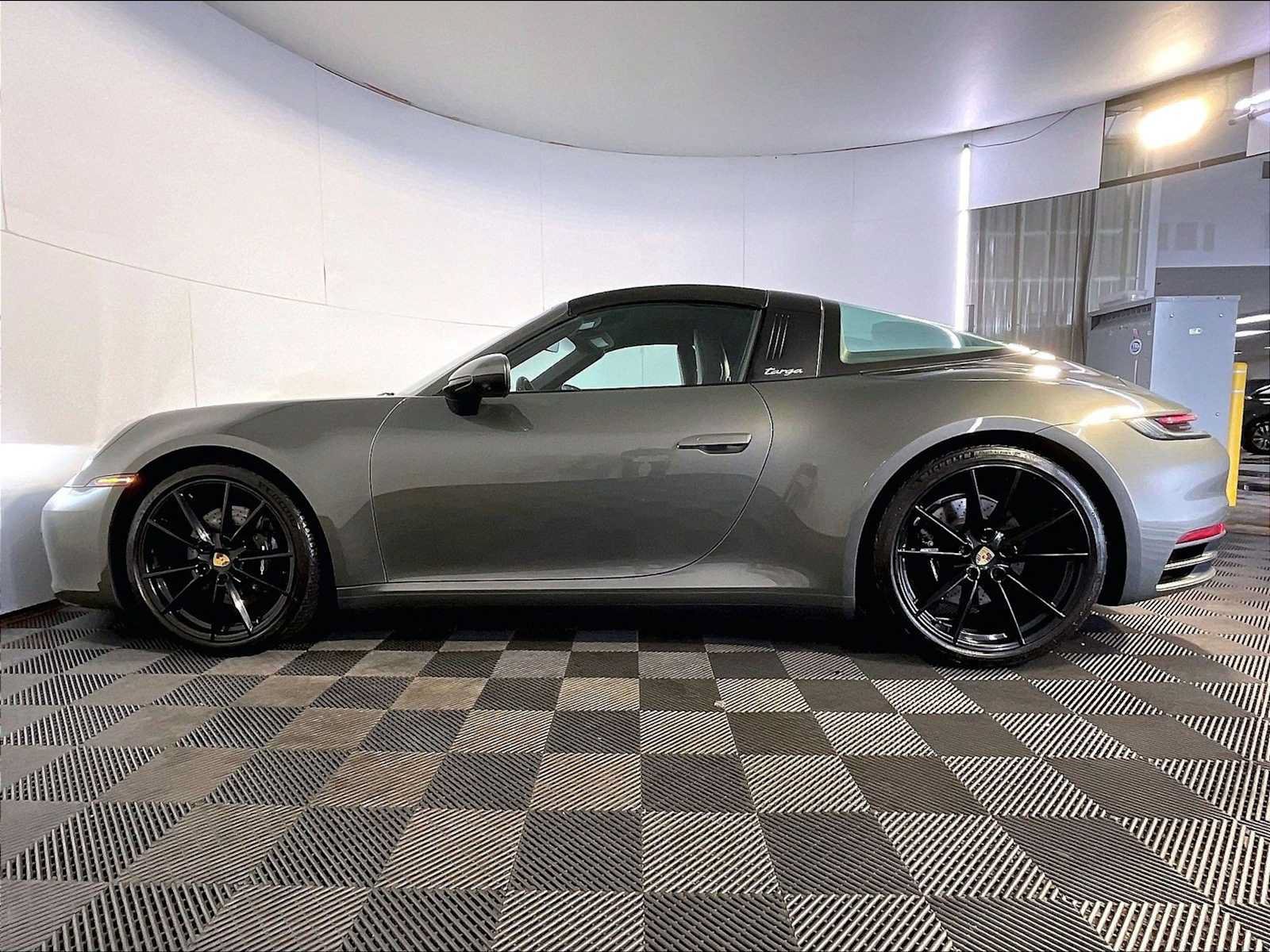 Certified 2021 Porsche 911 Targa 4S AWD/4WD image 2
