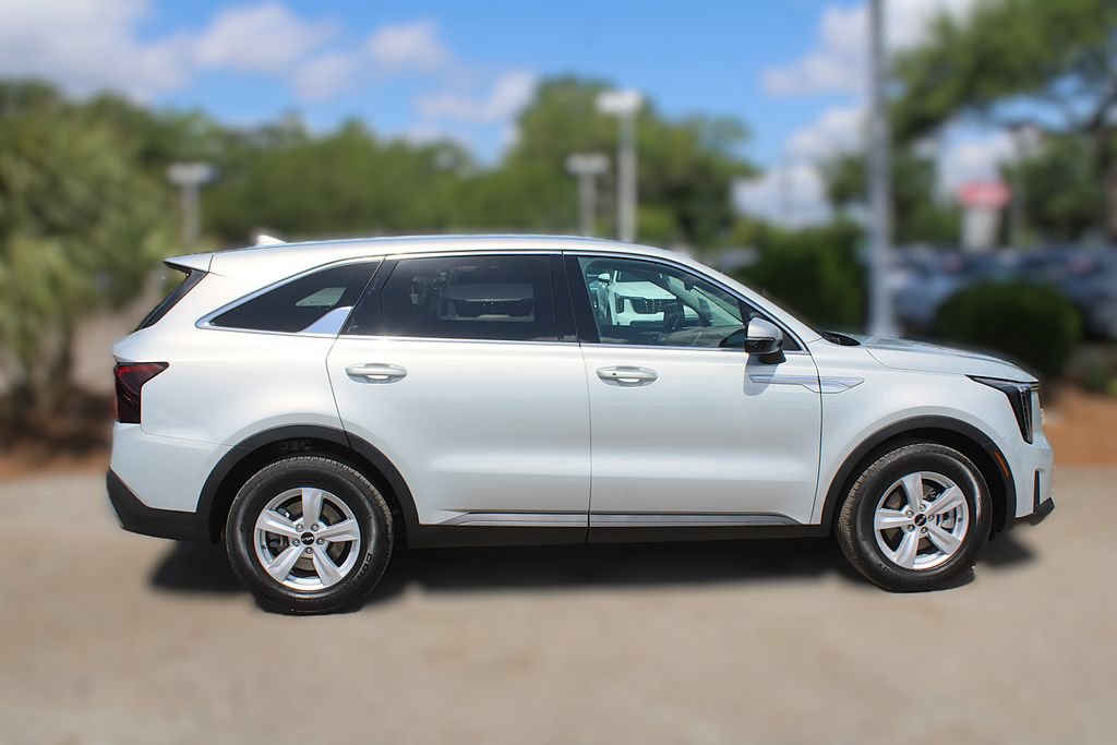 Certified 2026 Kia Sorento LX FWD image 5