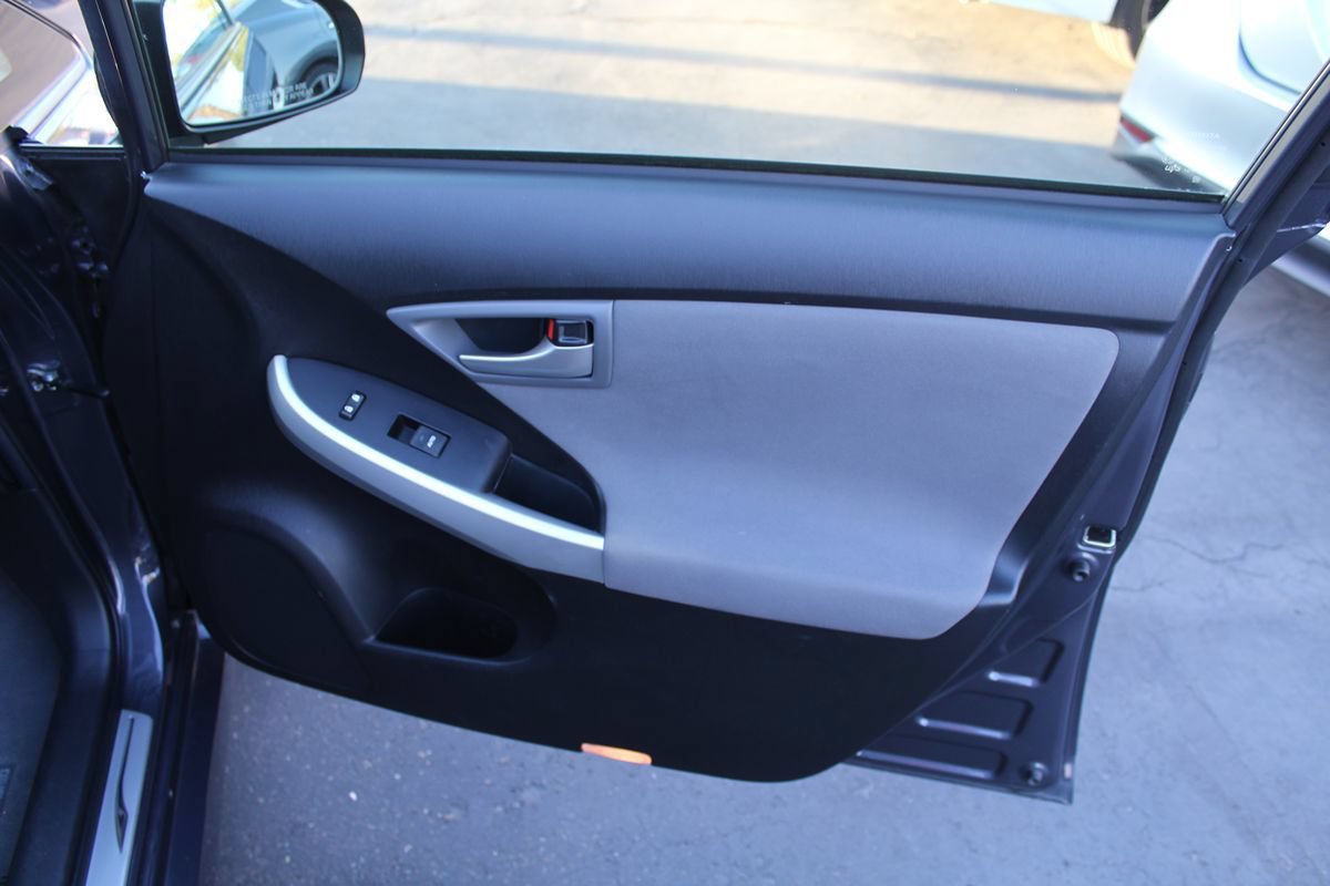 Used 2015 Toyota Prius Prime Plug-In Hybrid FWD image 19