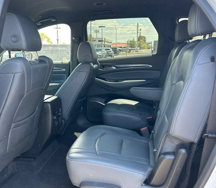 Used 2023 Buick Enclave Essence FWD image 6