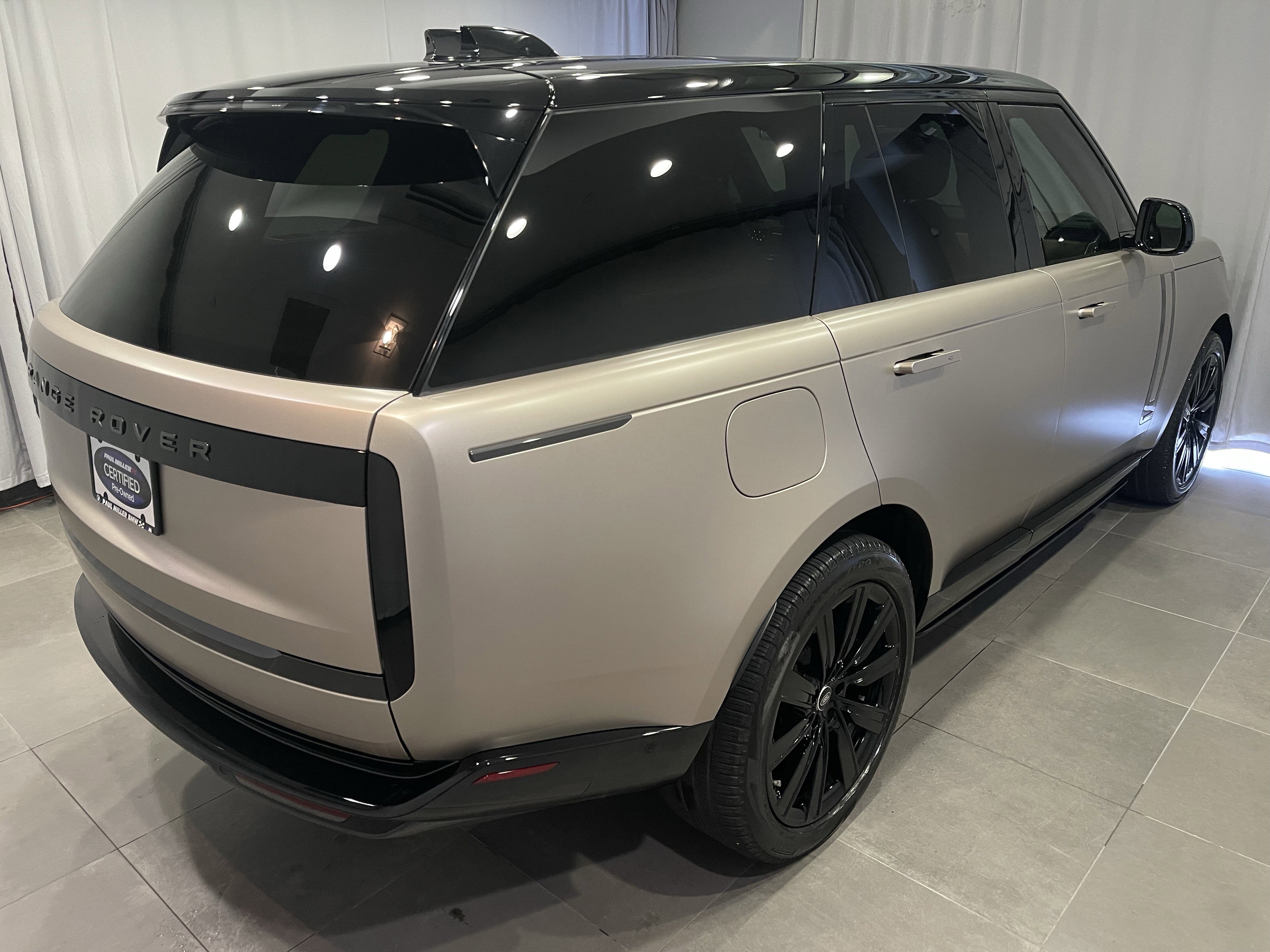 Used 2025 Land Rover Range Rover Autobiography AWD/4WD image 6