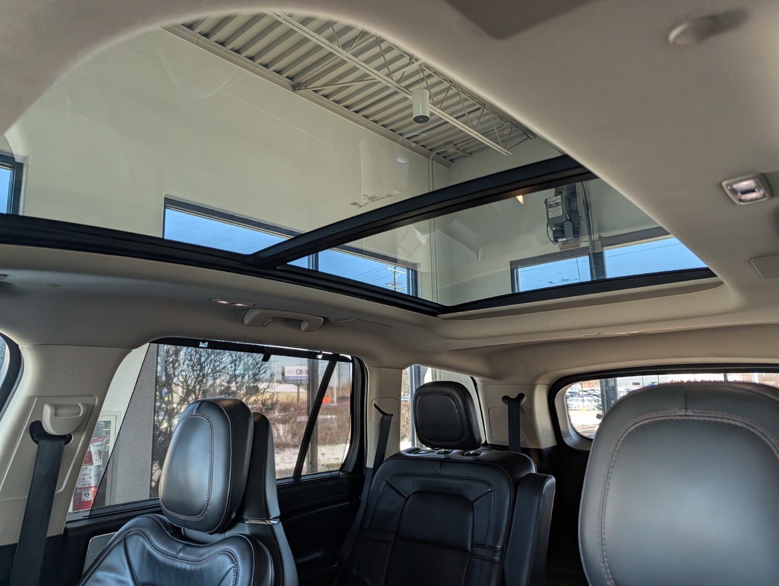 Used 2020 Lincoln Aviator Reserve w/ Equipment Group 202A image 9