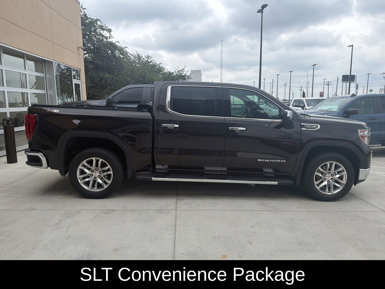 Used 2019 GMC Sierra 1500 SLT w/ SLT Premium Plus Package AWD/4WD image 4