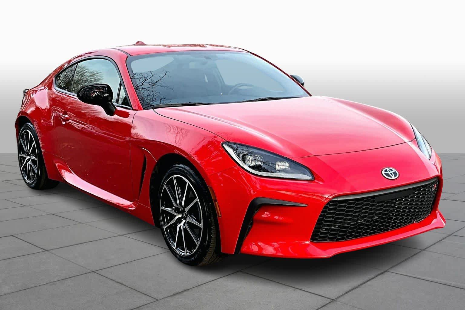 Used 2023 Toyota GR86 RWD image 3