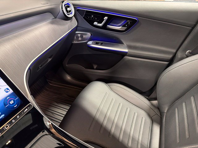 Used 2025 Mercedes-Benz GLC 300 4MATIC image 21