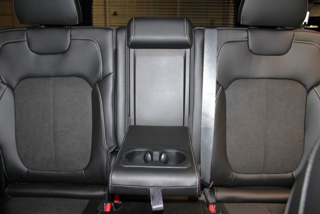 New 2025 Jeep Grand Cherokee Laredo image 29