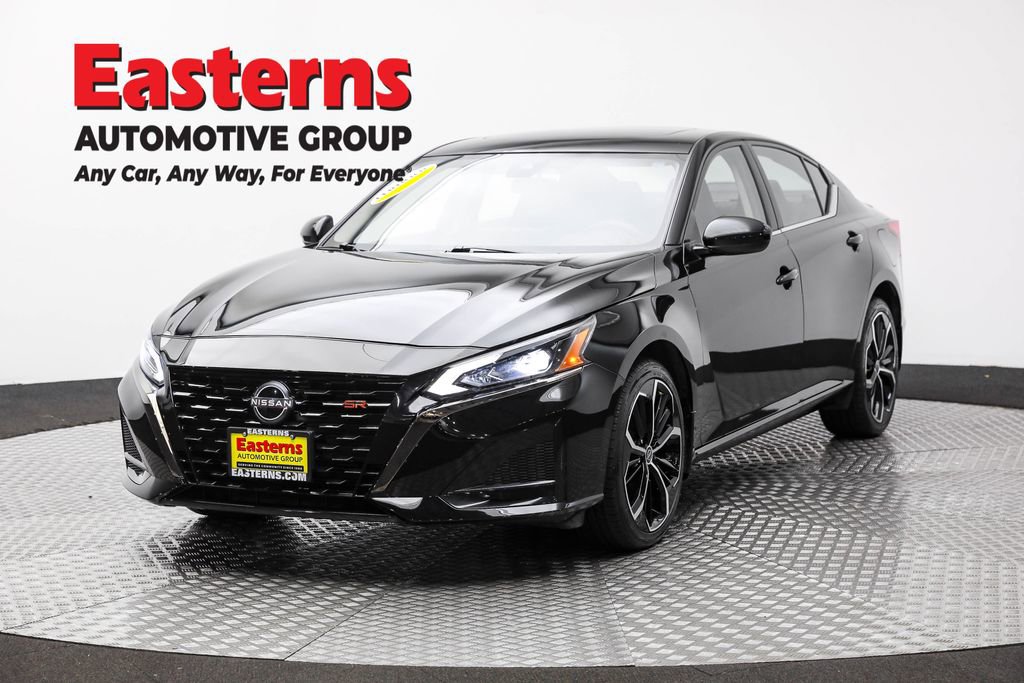 Used 2023 Nissan Altima 2.5 SR w/ SR Premium Package AWD/4WD image 1