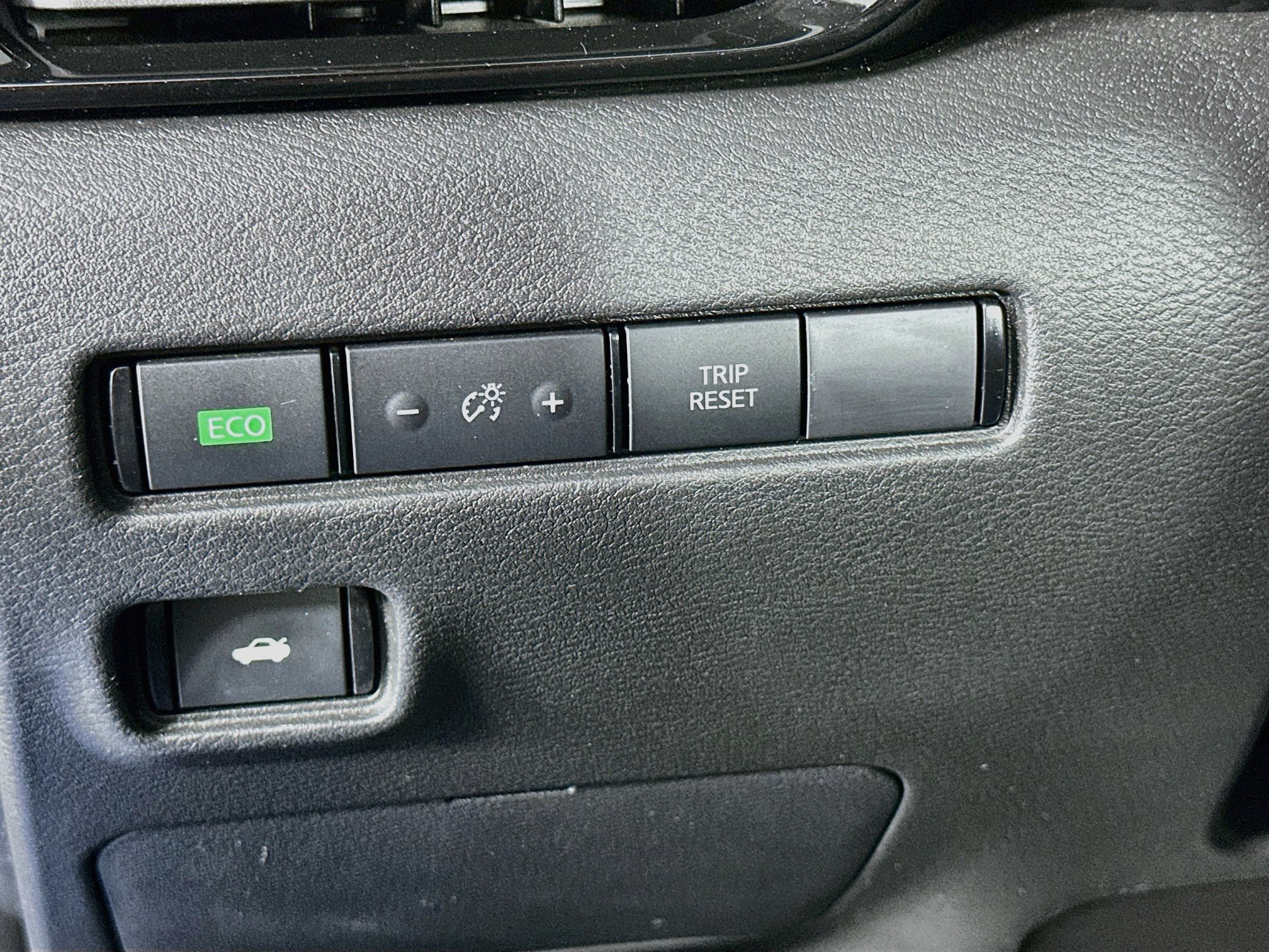 Used 2025 Nissan Sentra SR FWD image 16