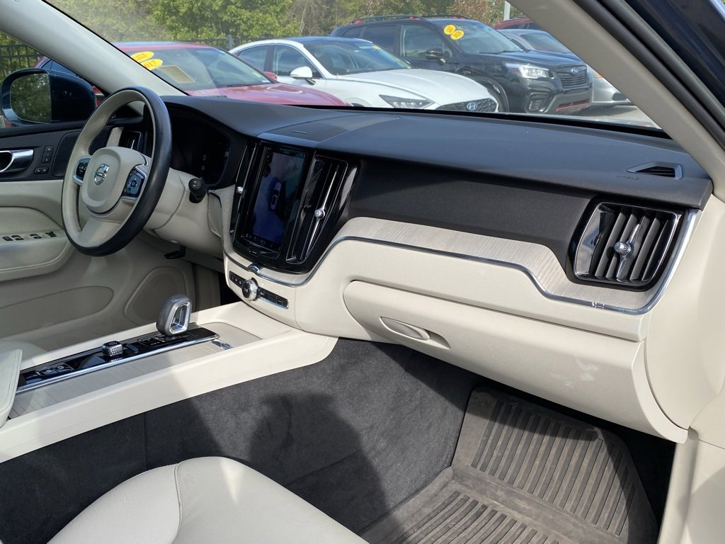 Used 2023 Volvo XC60 B5 Plus w/ Protection Package Premier image 31