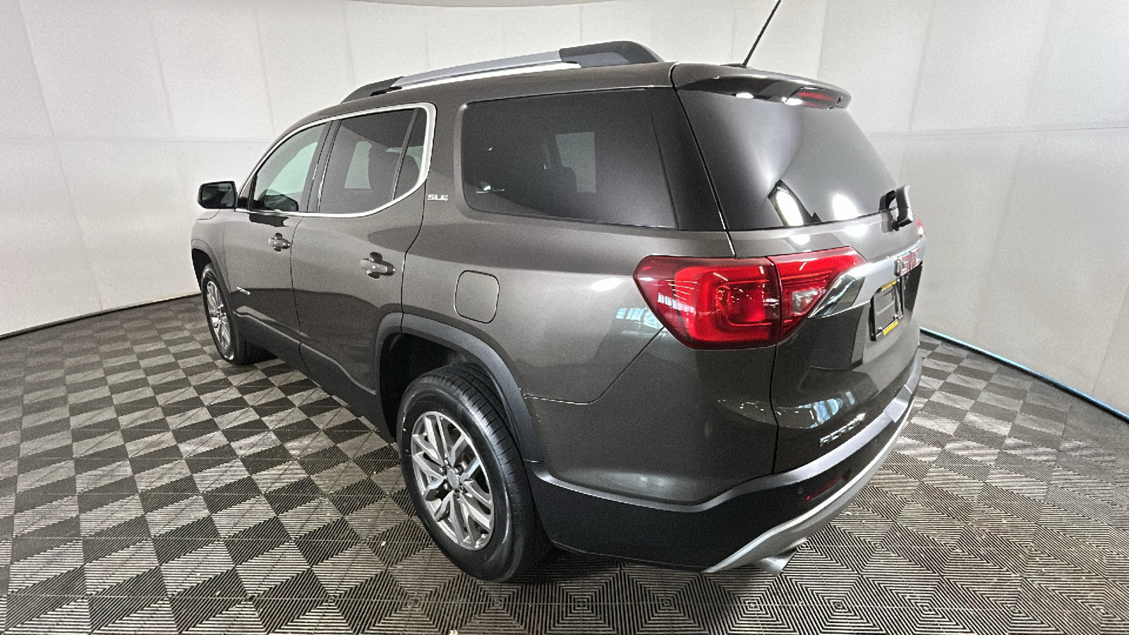 Used 2019 GMC Acadia SLE w/ Driver Alert Package I AWD/4WD image 5