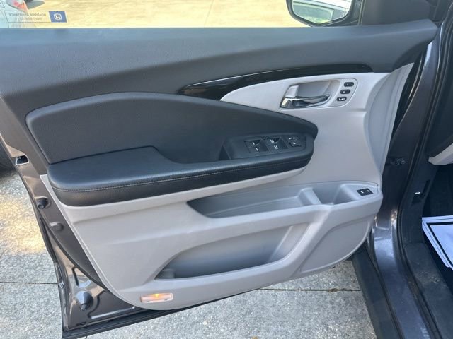 Used 2017 Honda Pilot Touring image 14