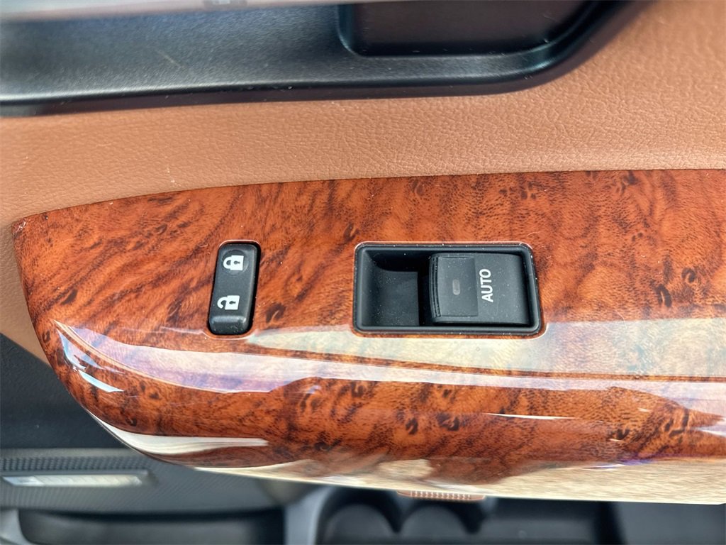 Used 2020 Toyota Sequoia Platinum image 33