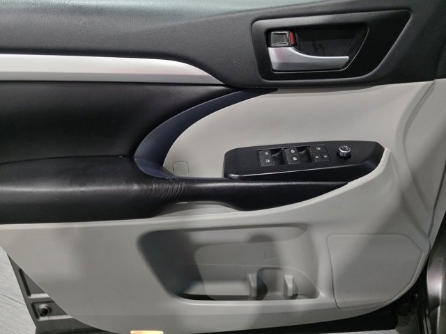 Used 2019 Toyota Highlander XLE image 10