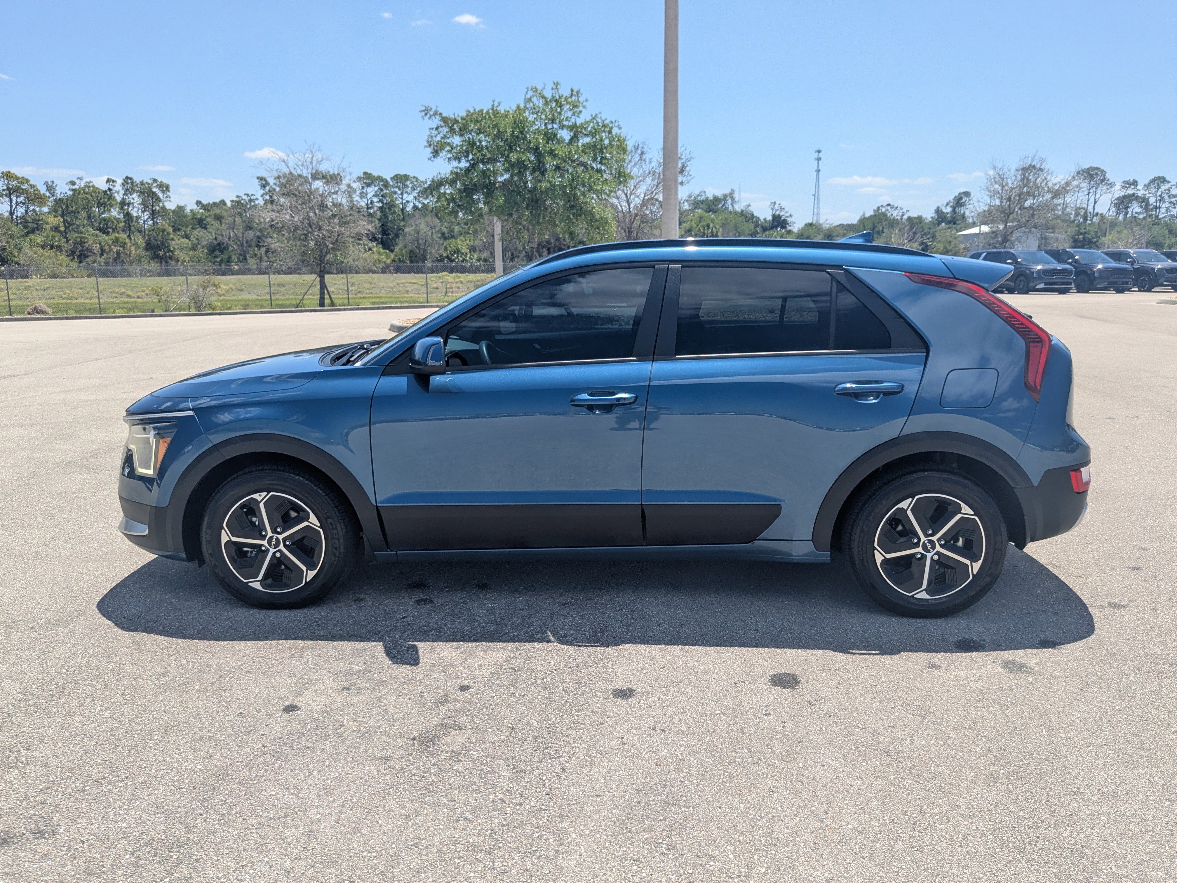 Certified 2024 Kia Niro EX FWD image 8