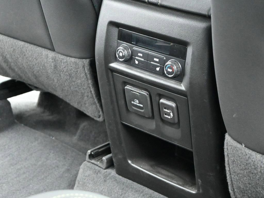 Used 2023 Chevrolet Traverse Premier image 28