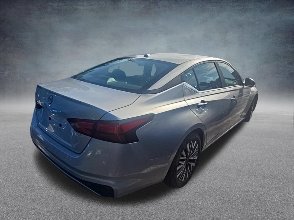 Used 2025 Nissan Altima 2.5 SV FWD image 8