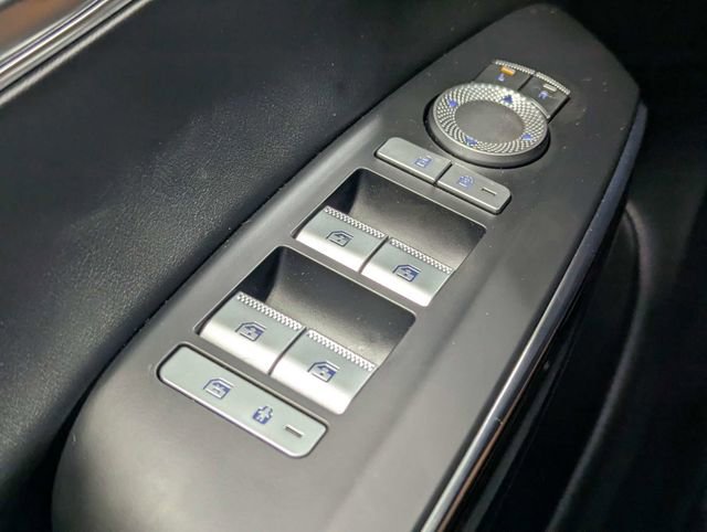 Used 2024 Genesis GV70 2.5T AWD/4WD image 18