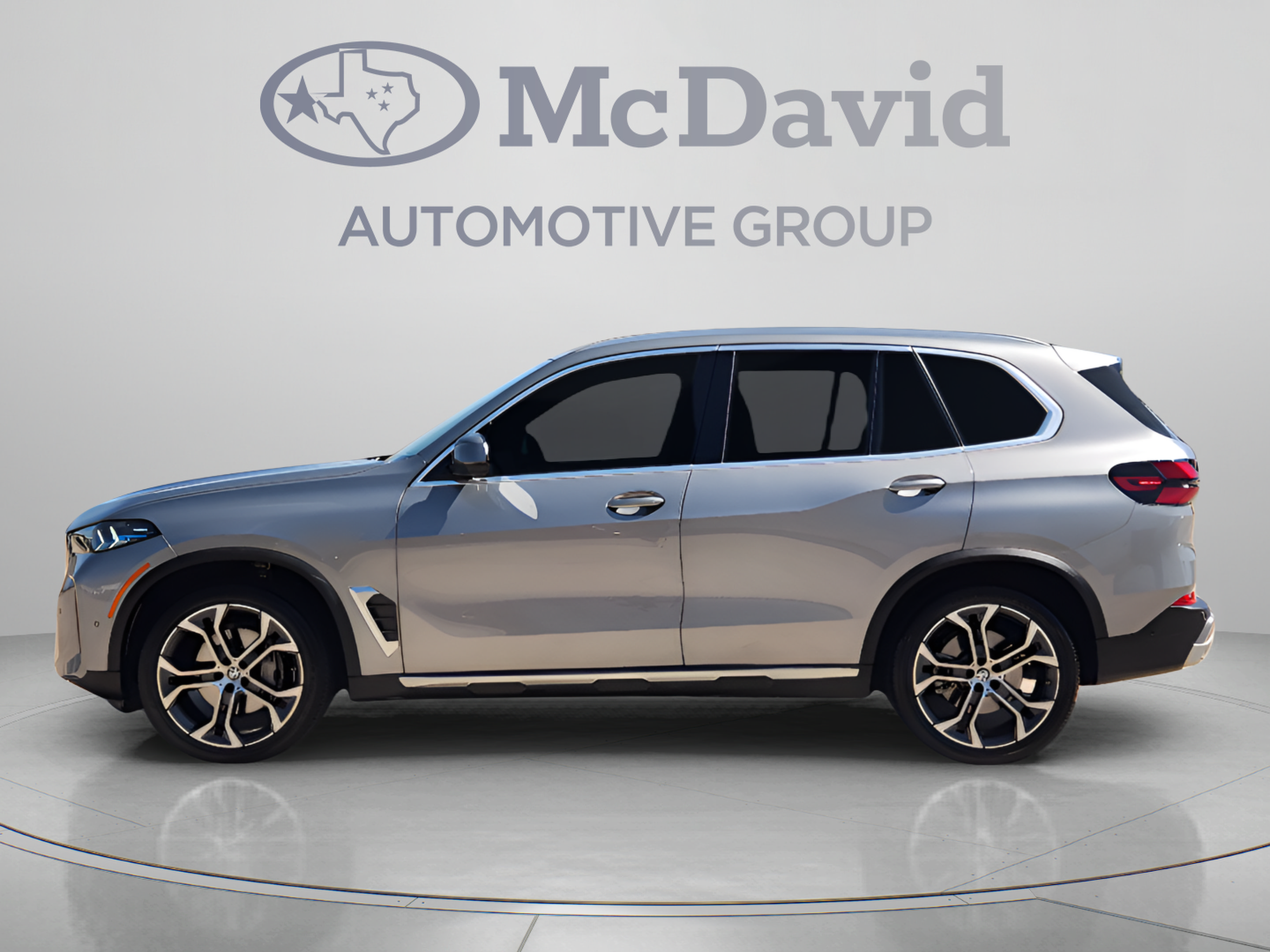 Used 2025 BMW X5 xDrive40i w/ Parking Assistance Package AWD/4WD image 2