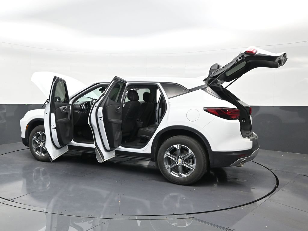 Used 2023 Chevrolet Blazer LT FWD image 31