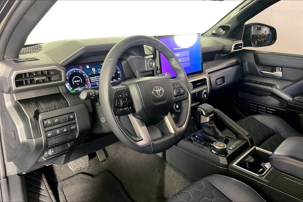 Used 2025 Toyota 4Runner Platinum AWD/4WD image 14