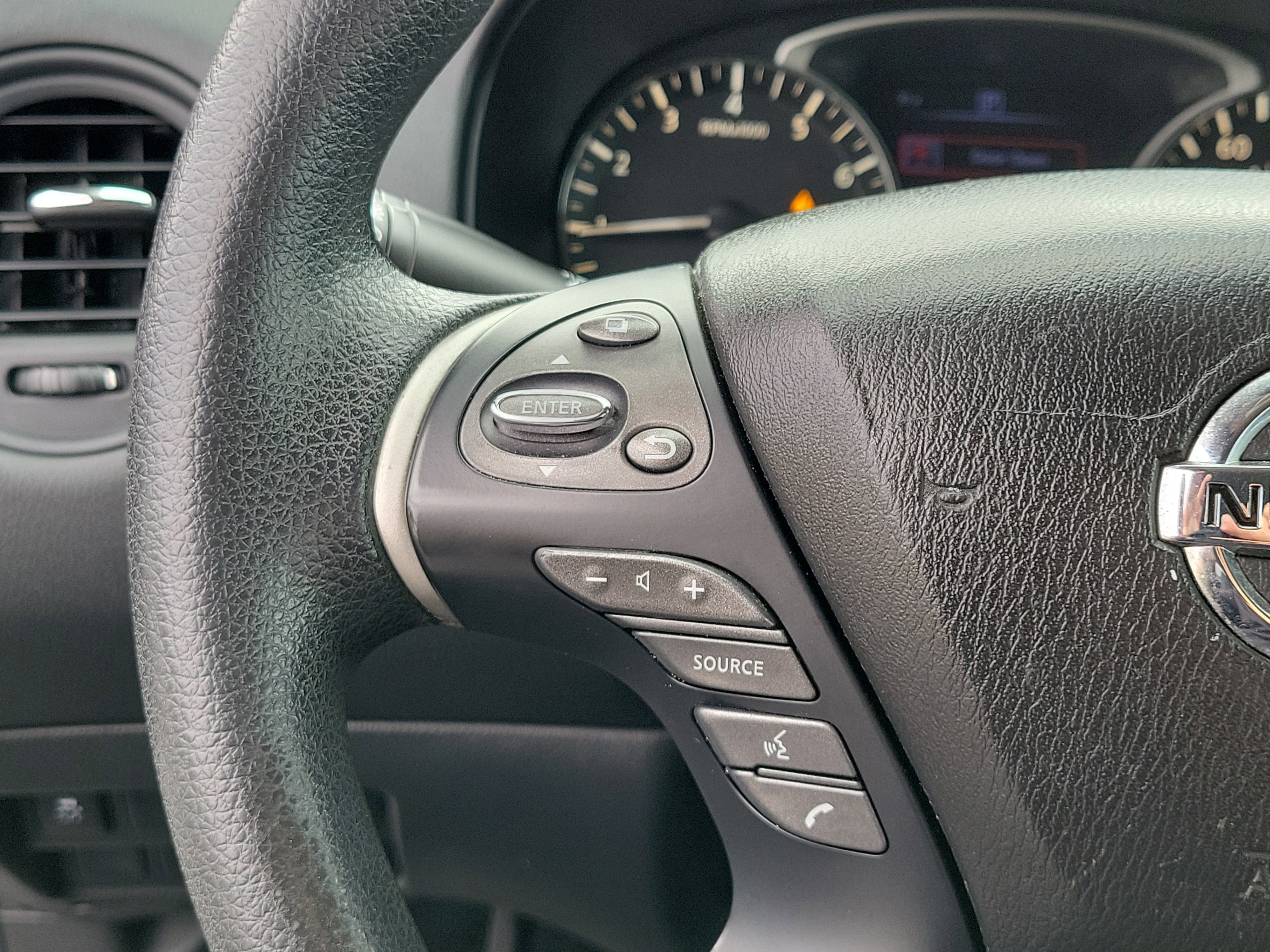 Used 2018 Nissan Pathfinder S image 27