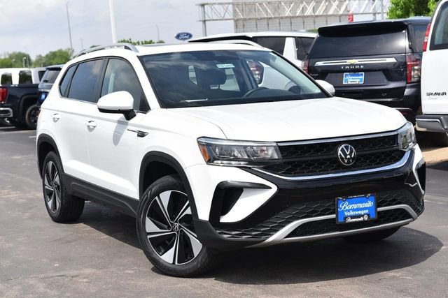 Certified 2024 Volkswagen Taos SE w/ Panoramic Sunroof Package image 2